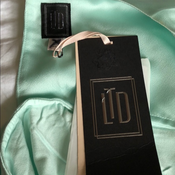 The Limited Luxe Collection Blouse - Green, Sz S - Picture 4 of 6